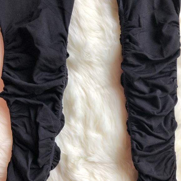 Gapfit. Full length leggings with ruching detail. Size small. Black. - Picture 2 of 5